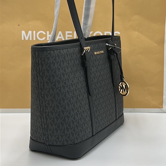 MICHAEL KORS
Jet Set Travel Logo Top-Zip Tote Bag
BLACK SIGNATURE COLOR - Picture 4 of 16